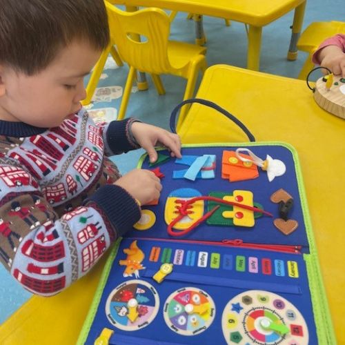 Busy Board - jouet éducatif Montessori - ExploreBoard™