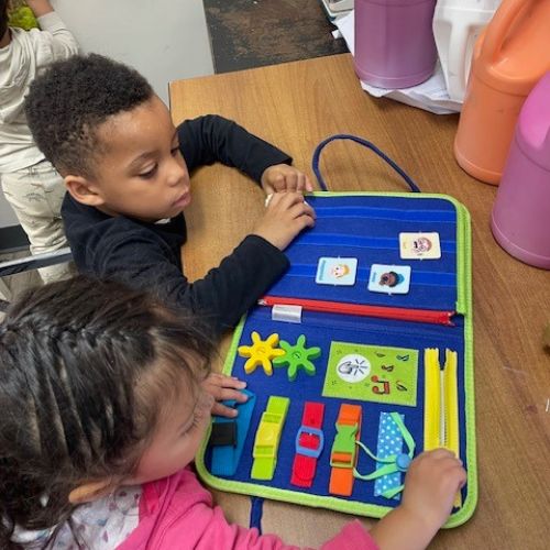 Busy Board - jouet éducatif Montessori - ExploreBoard™