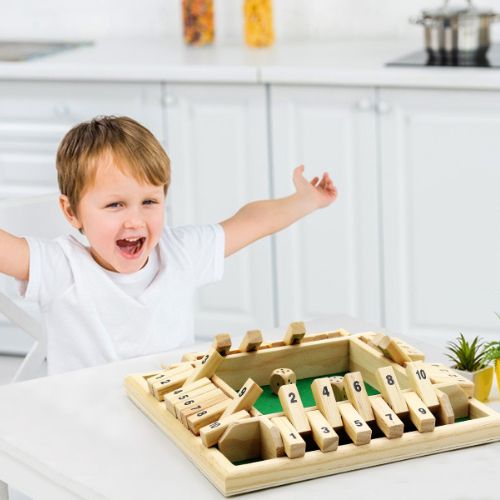 jeu-de-societe-familial-heureux